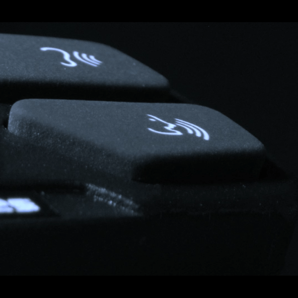 PW-150: Intercomunicador, PA y sirenas para vehículos blindados